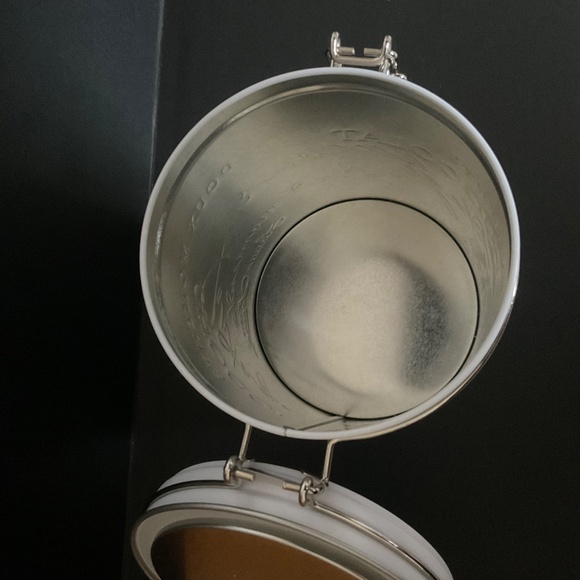 Laura Secord white 32 oz/ 1000mL storage canister - Picture 5 of 5